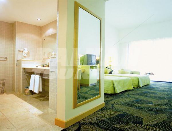 holiday in Cornelia De Luxe