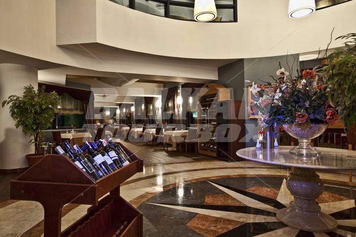 holiday in Cornelia De Luxe