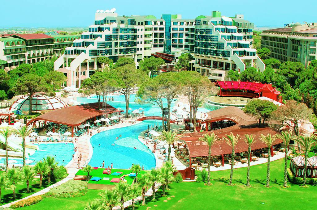 holiday in Cornelia De Luxe