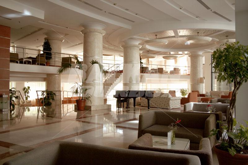 holiday in Cornelia De Luxe