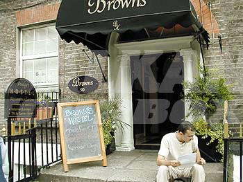 почивка в Browns Hostel