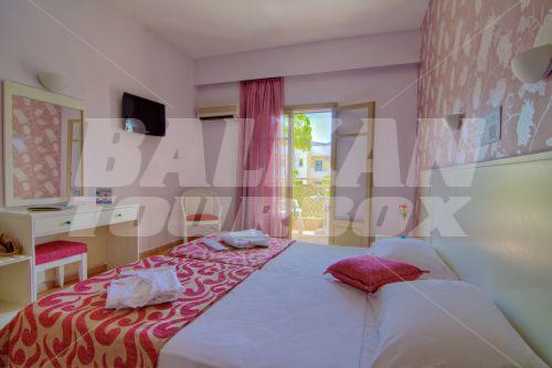 holiday in Solimar Ruby