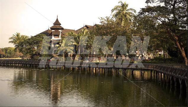 holiday in  Kandawgyi Palace