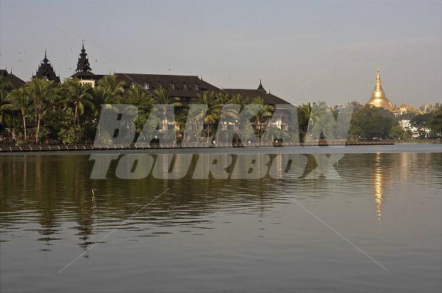 holiday in Kandawgyi Palace