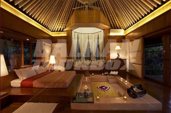 holiday in Kandawgyi Palace