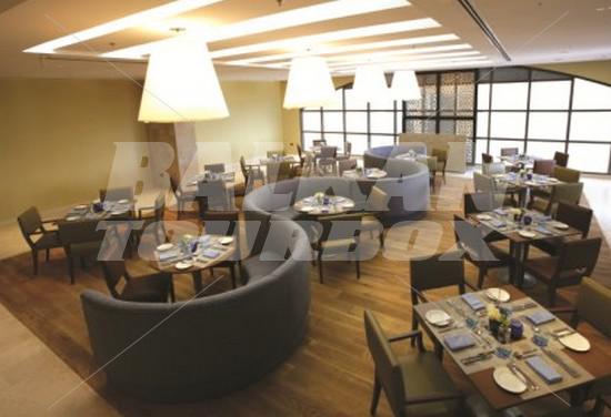 почивка в Amwaj Rotana Jumeirah Beach