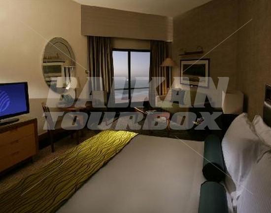 почивка в Amwaj Rotana Jumeirah Beach