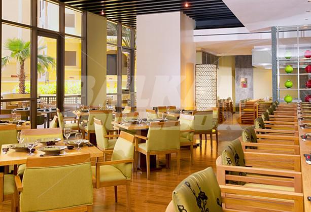 почивка в Amwaj Rotana Jumeirah Beach