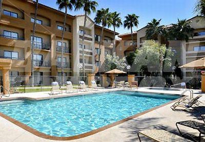 почивка в Courtyard by Marriott Phoenix Camelback