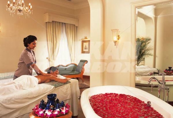 holiday in Oberoi Grand