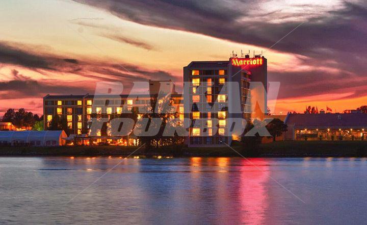 почивка в  Kansas City Airport Marriott