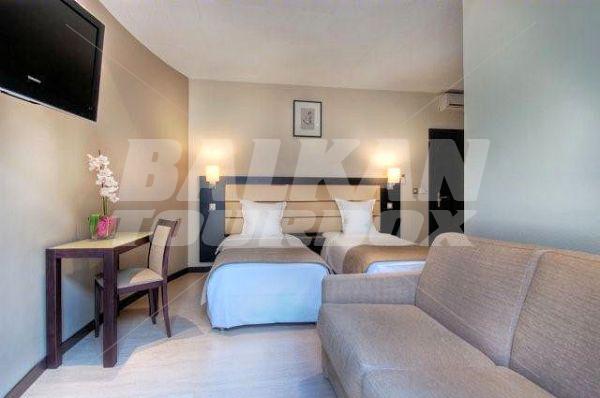 holiday in Faubourg 216 - 224