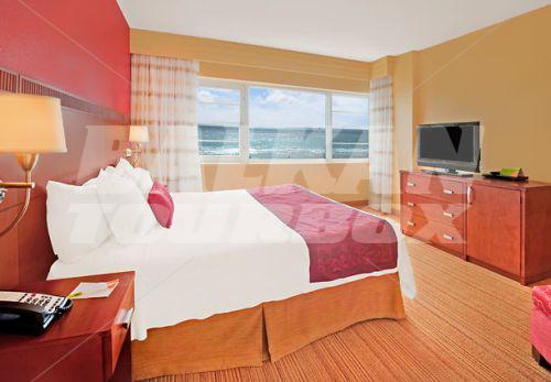 почивка в Courtyard by Marriott Miami Beach Oceanfront