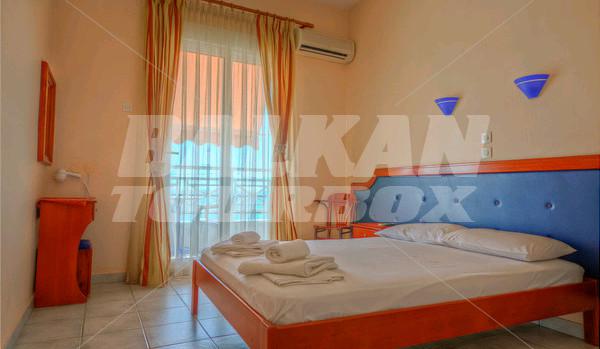 holiday in Molos