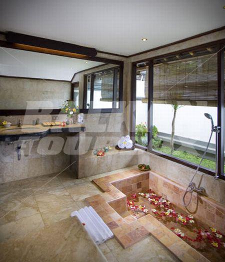 holiday in Kamandalu Resort and Spa