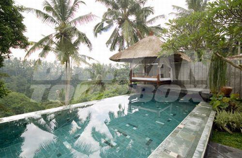 holiday in Kamandalu Resort and Spa