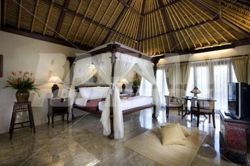 holiday in Kamandalu Resort and Spa