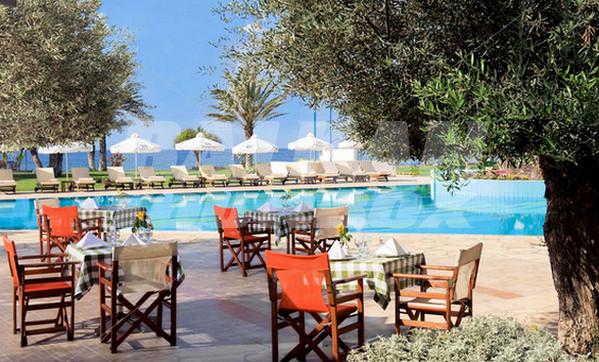 почивка в Athena Royal Beach Hotel