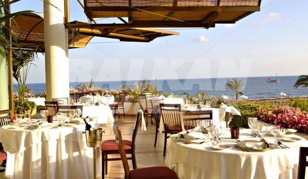 почивка в Athena Royal Beach Hotel