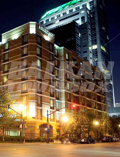 почивка в Courtyard by Marriott Louisville Downtown