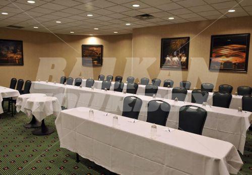 почивка в Courtyard by Marriott Louisville Downtown