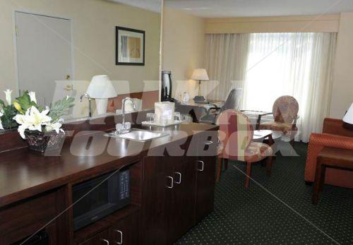 почивка в Courtyard by Marriott Louisville Downtown