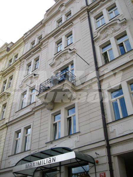 почивка в  Maximilian