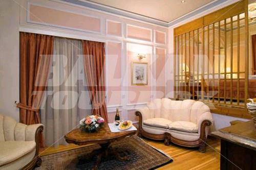 holiday in Delphi Palace