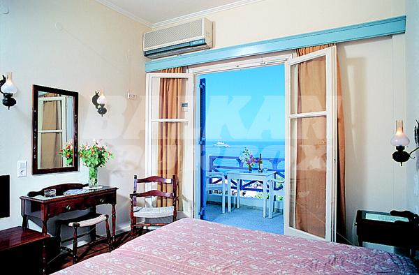 holiday in Kamari Beach