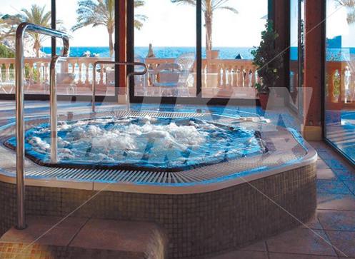 holiday in NH Hesperia Villamil