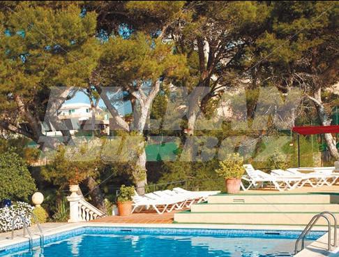 holiday in NH Hesperia Villamil