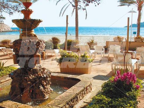 holiday in NH Hesperia Villamil