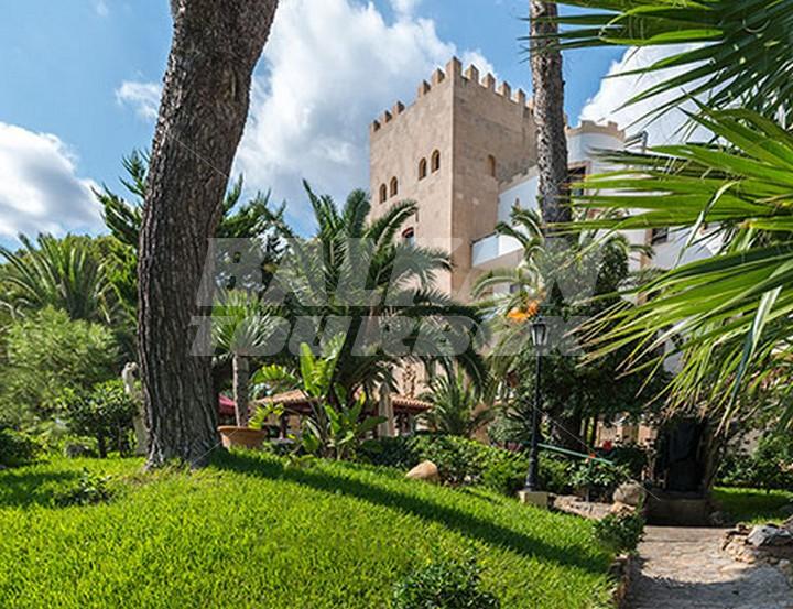 holiday in NH Hesperia Villamil