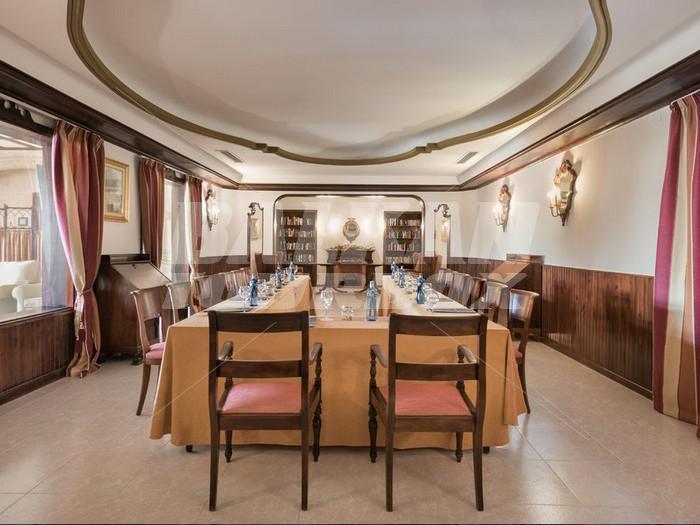 holiday in NH Hesperia Villamil