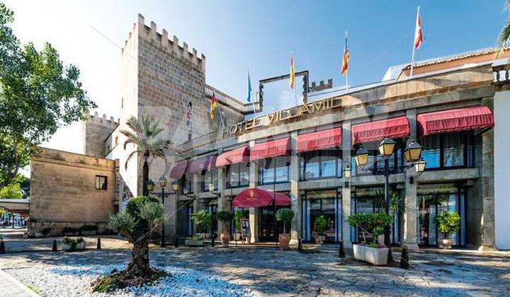 holiday in NH Hesperia Villamil