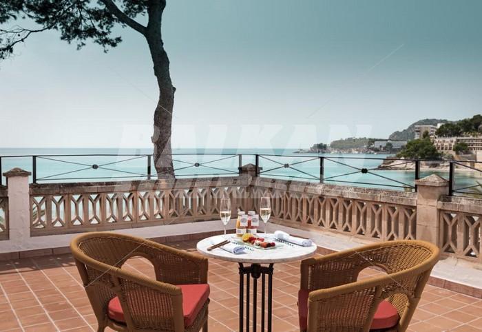 holiday in NH Hesperia Villamil
