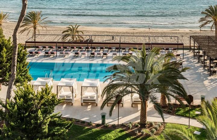 holiday in NH Hesperia Villamil