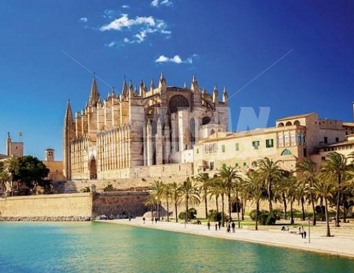 holiday in NH Hesperia Villamil