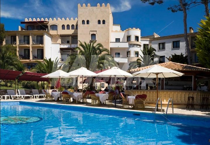 holiday in NH Hesperia Villamil