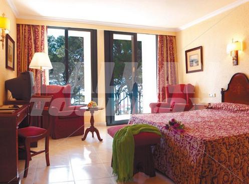 holiday in NH Hesperia Villamil