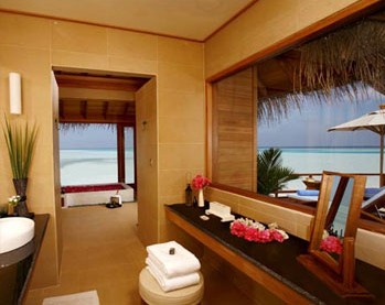 почивка в Anantara Dhigu