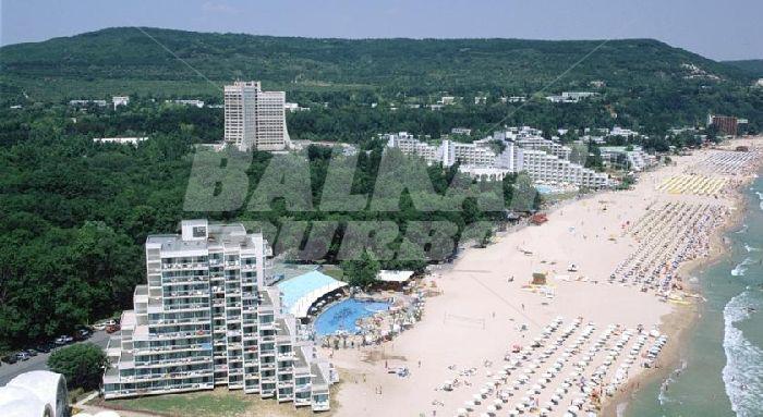 почивка в Лагуна Бийч