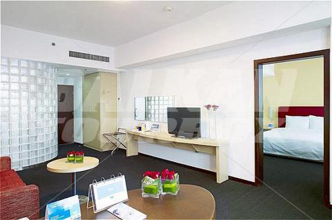 holiday in Holiday Inn Express Zhabеi