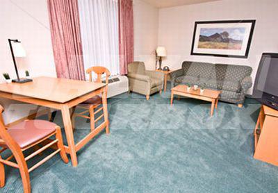 почивка в TownePlace Suites by Marriott Ontario Airport