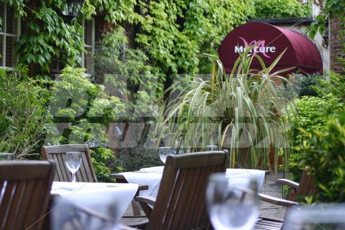 почивка в Mercure White Hart Salisbury