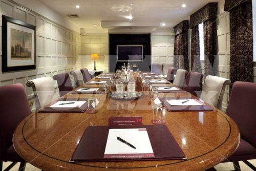 почивка в Mercure White Hart Salisbury