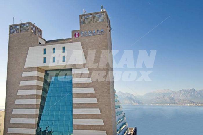 почивка в Ramada Plaza Antalya
