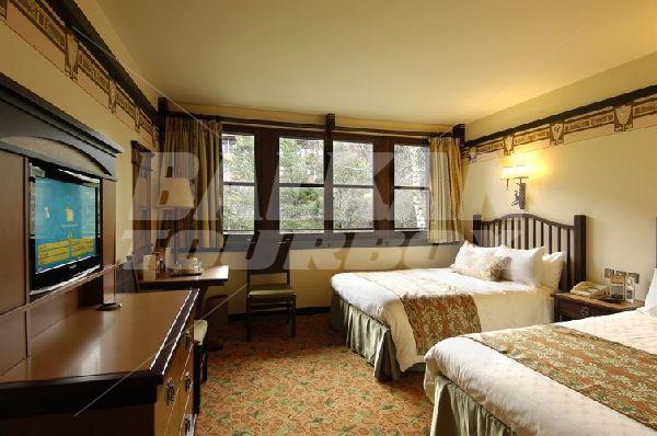 почивка в Disney's Sequoia Lodge
