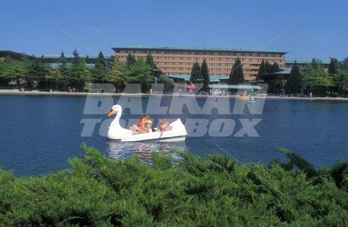 почивка в Disney's Sequoia Lodge