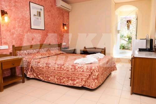 holiday in Happy Days Hotel